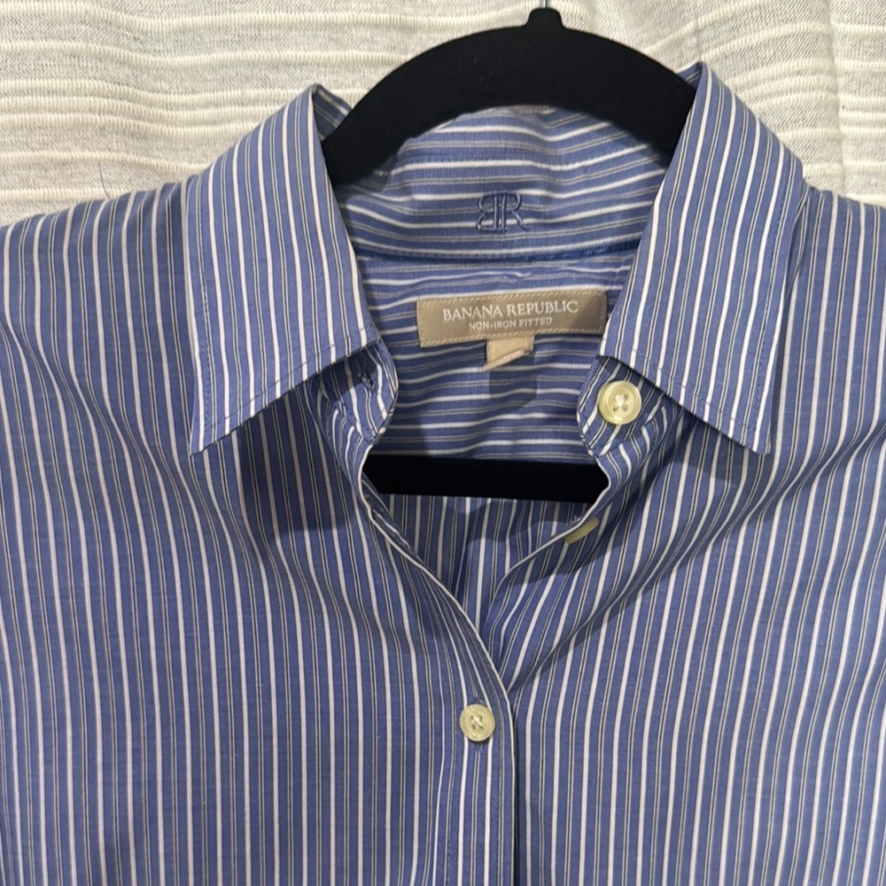 Banana Republic Womens fitted Blue Striped Dress Shirt